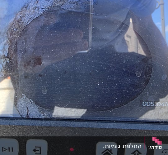 מסך מכשיר עם תצוגת צינור או נזילה